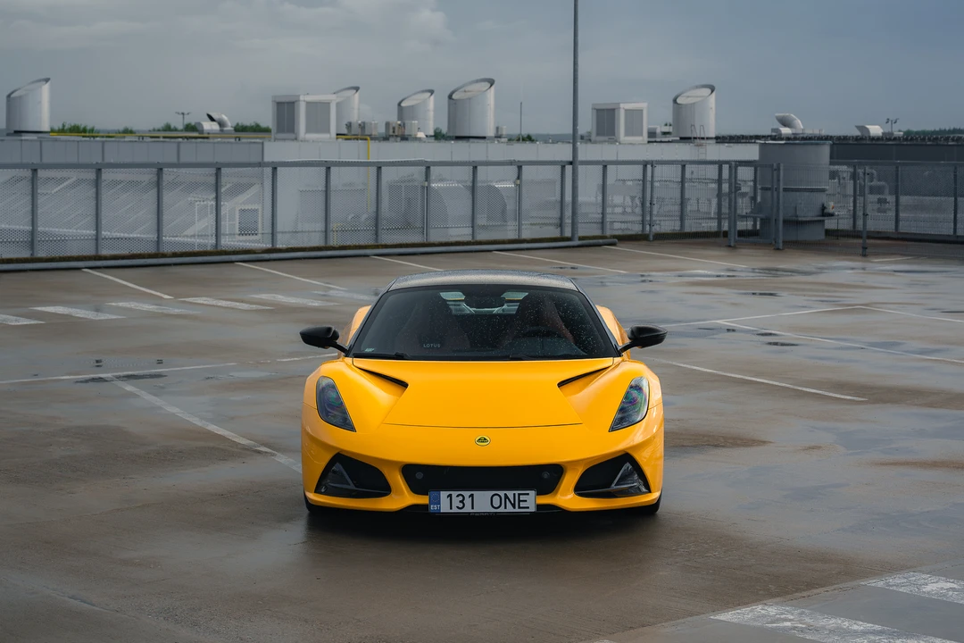 2023 Lotus Emira - Image 2 of 31