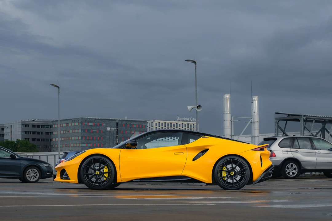 2023 Lotus Emira - Image 7 of 31