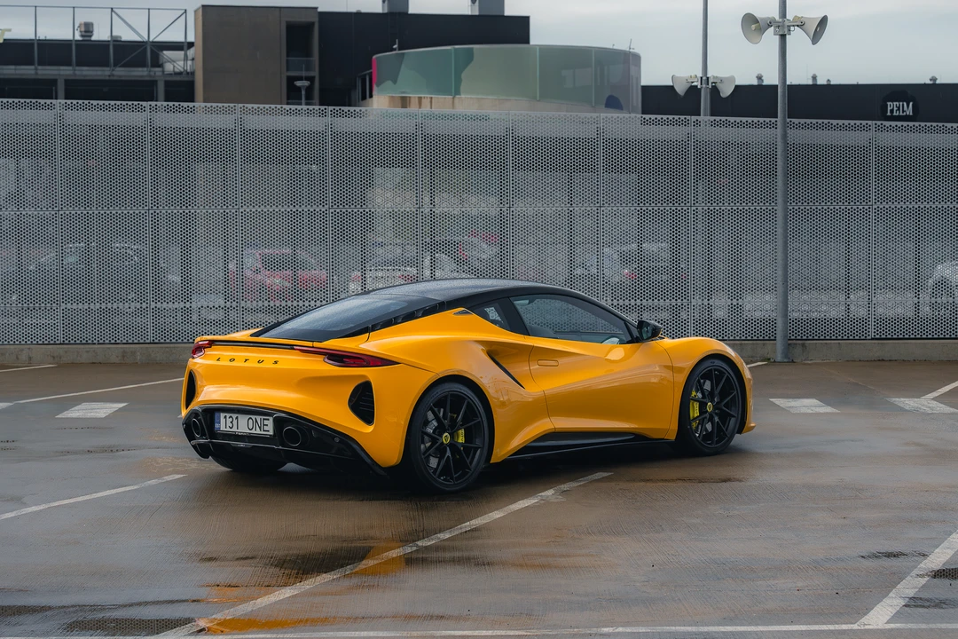 2023 Lotus Emira - Image 5 of 31