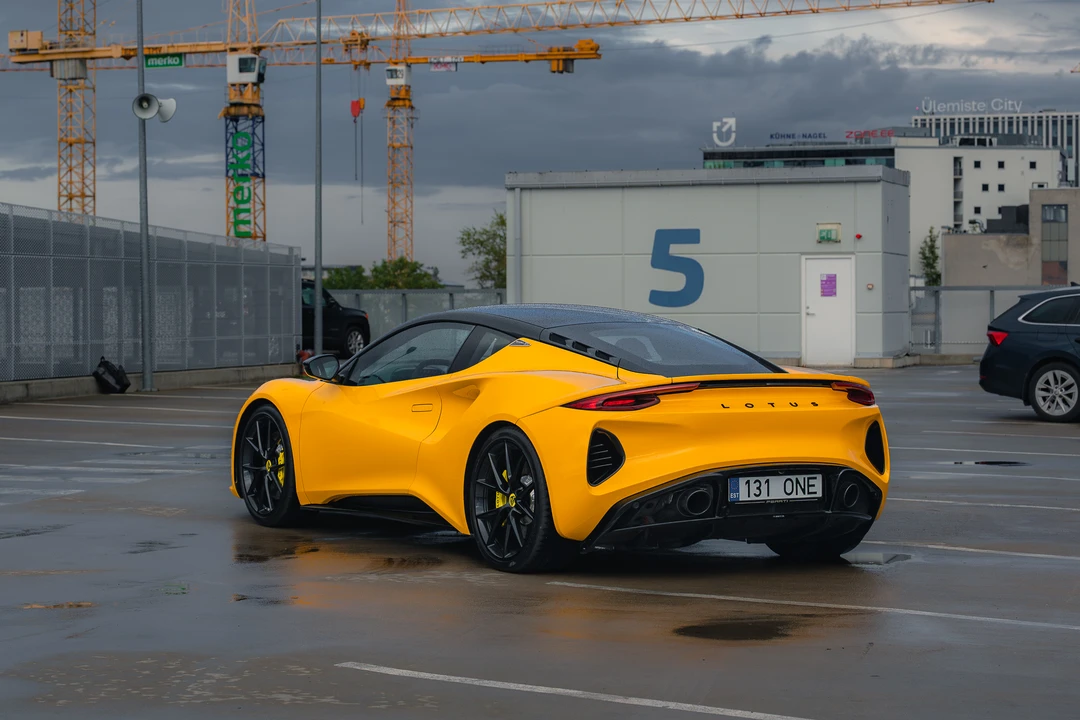 2023 Lotus Emira - Image 6 of 31