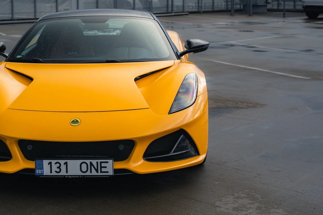 2023 Lotus Emira - Image 15 of 31