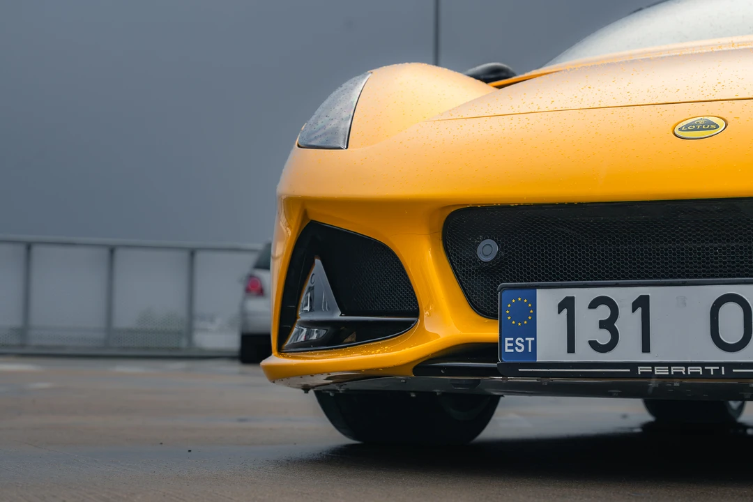 2023 Lotus Emira - Image 18 of 31
