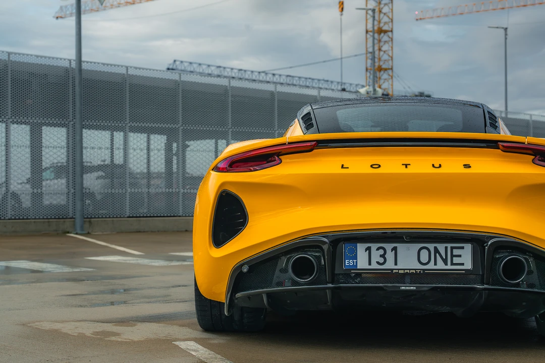 2023 Lotus Emira - Image 28 of 31