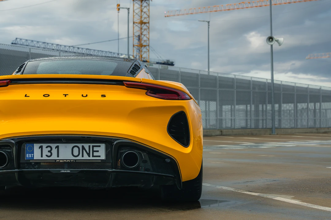 2023 Lotus Emira - Image 29 of 31