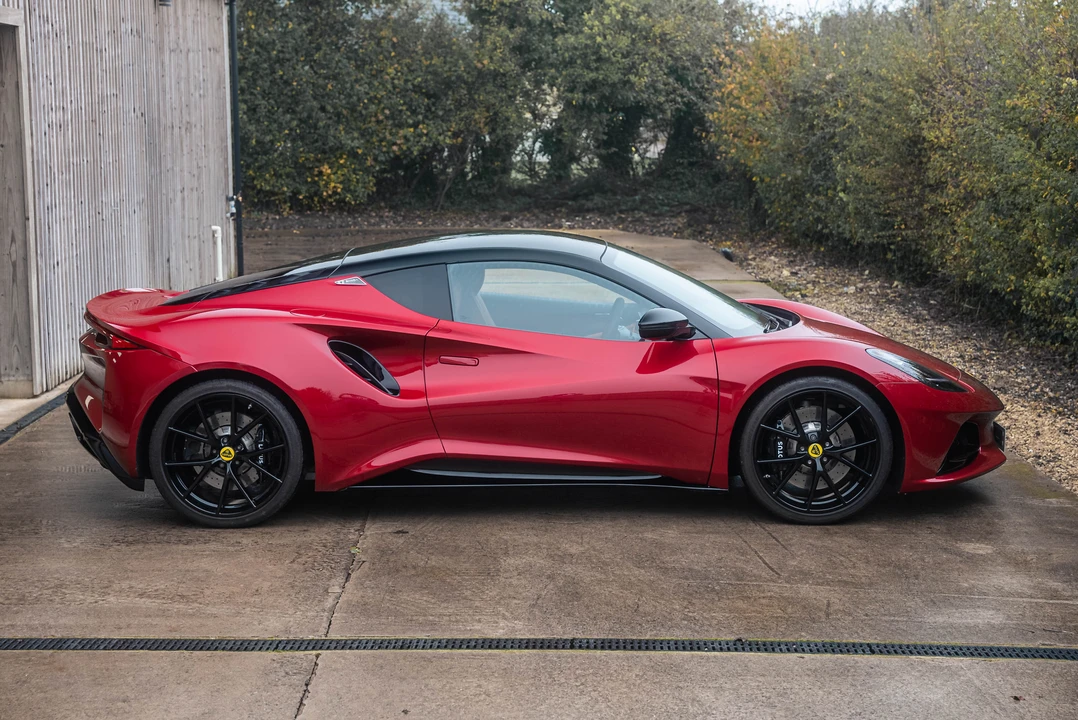 2023 Lotus Emira - Image 15 of 31