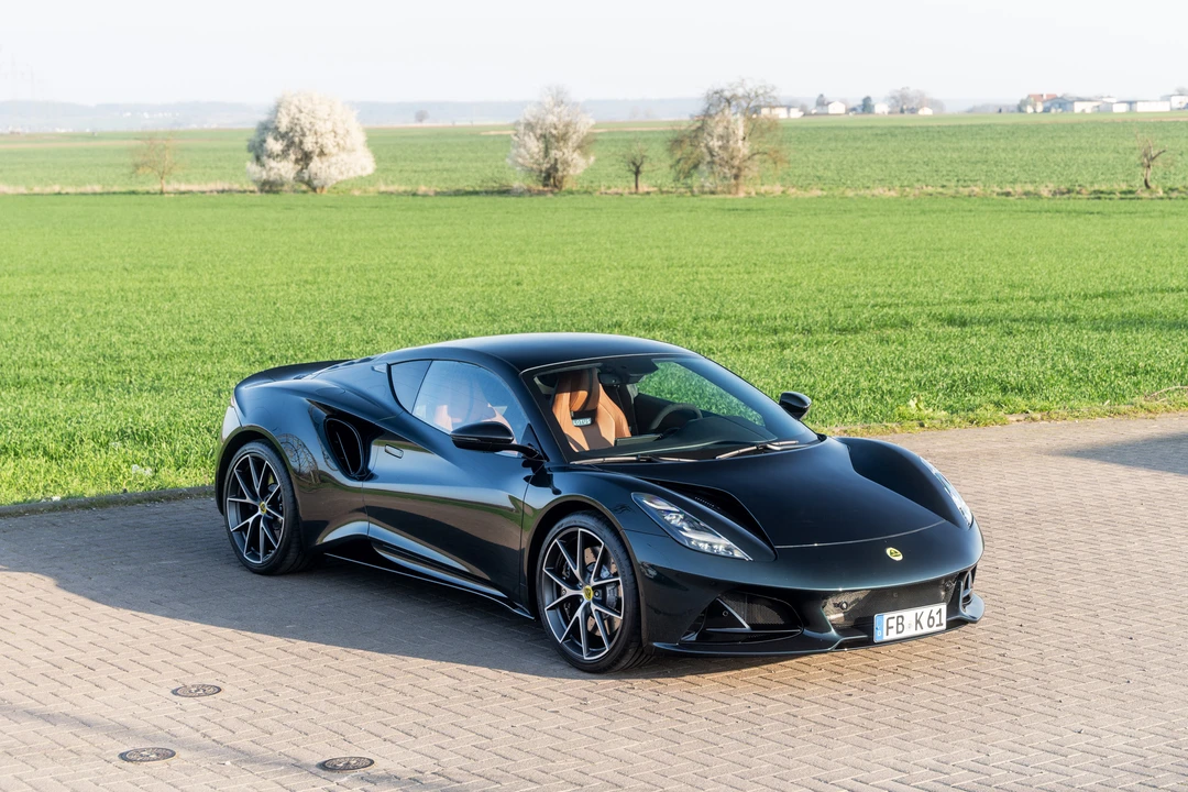 2023 Lotus Emira - Image 7 of 31