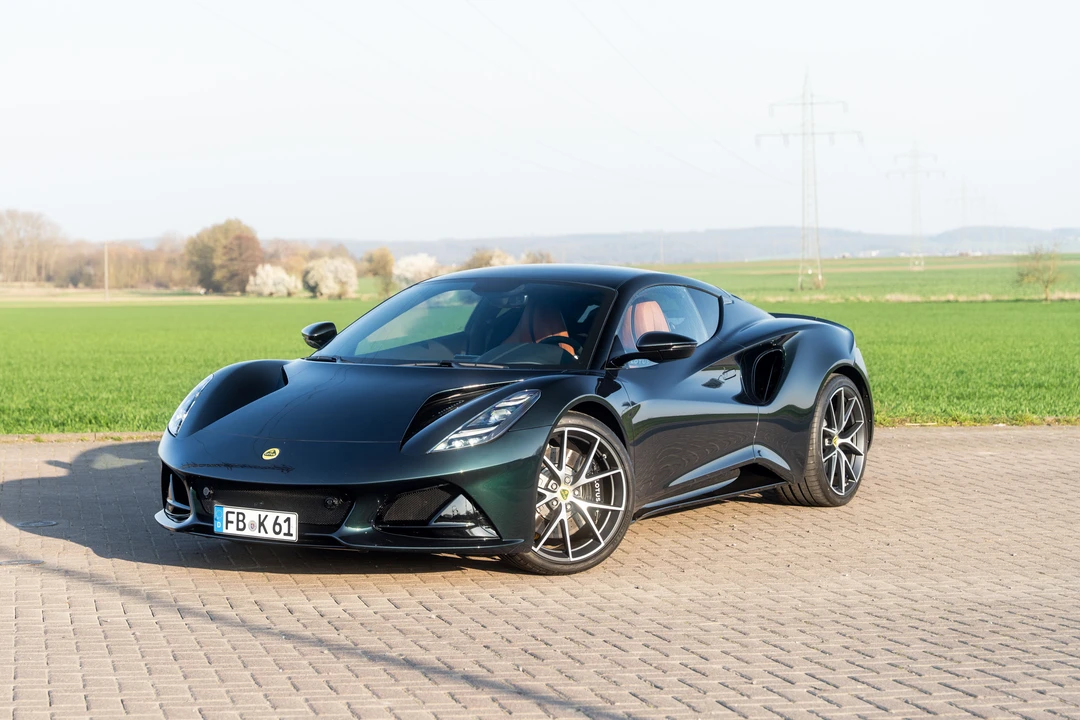 2023 Lotus Emira - Image 9 of 31