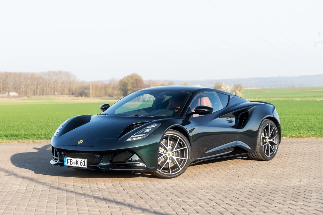 2023 Lotus Emira - Image 3 of 31