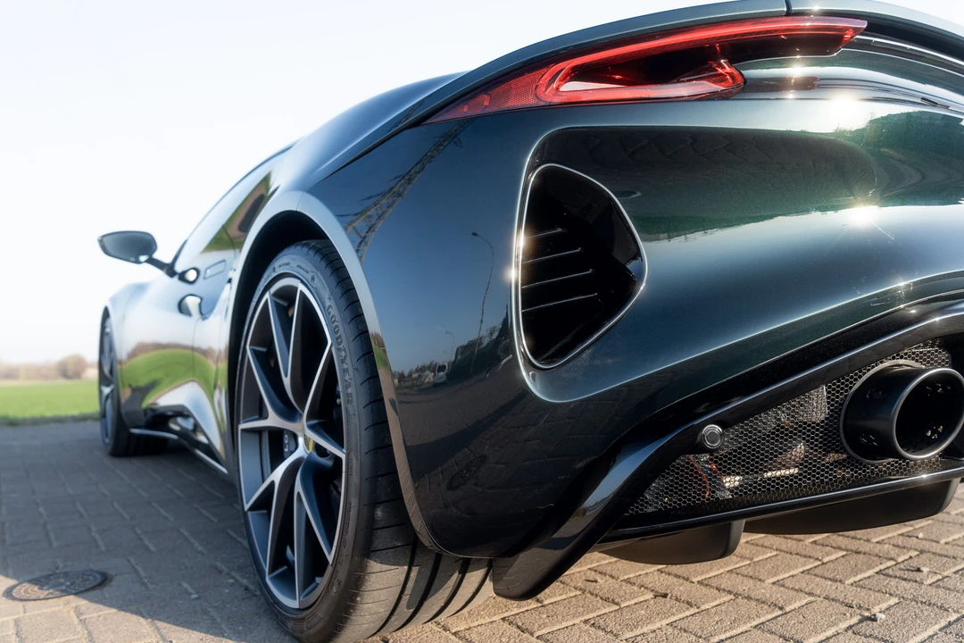 2023 Lotus Emira - Image 27 of 31