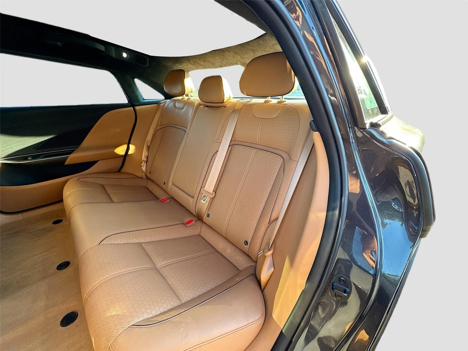 2023 Lucid Air - Image 10 of 15