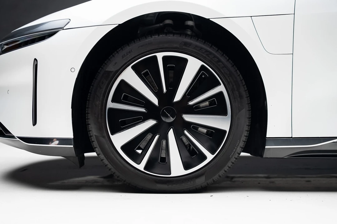 2023 Lucid Air - Image 18 of 21