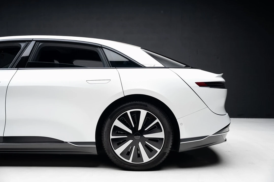 2023 Lucid Air - Image 19 of 21