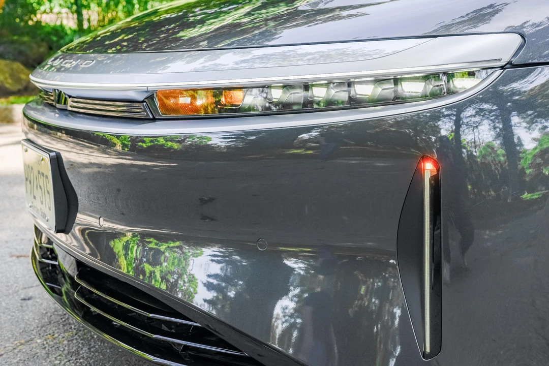 2023 Lucid Air - Image 19 of 31