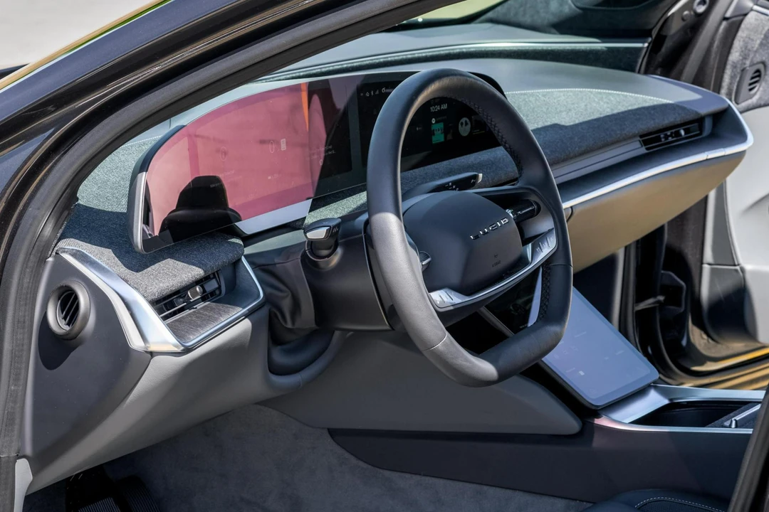 2023 Lucid Air - Image 28 of 31