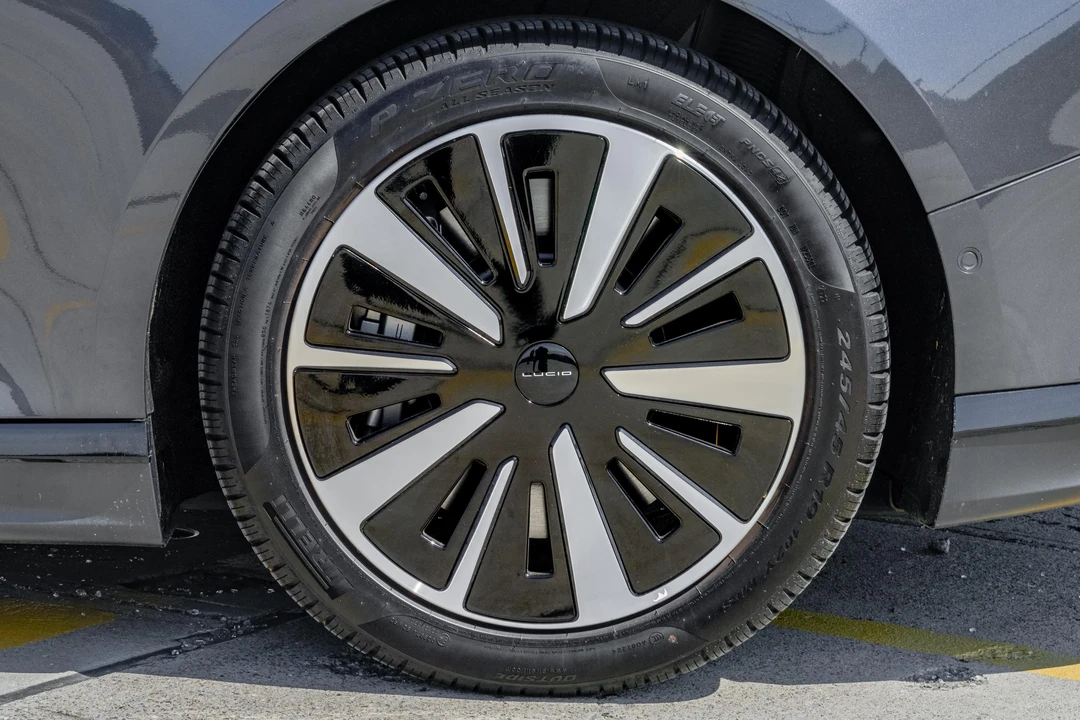 2023 Lucid Air - Image 25 of 31