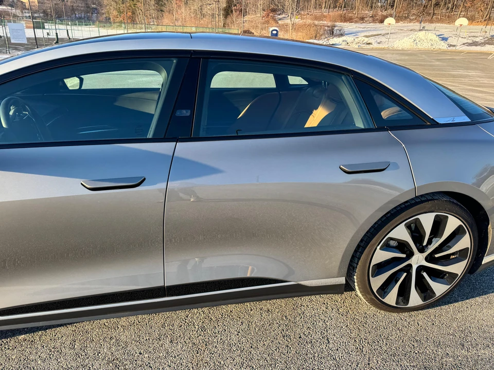 2023 Lucid Air - Image 27 of 31