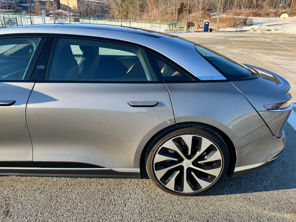 2023 Lucid Air - Image 28 of 31