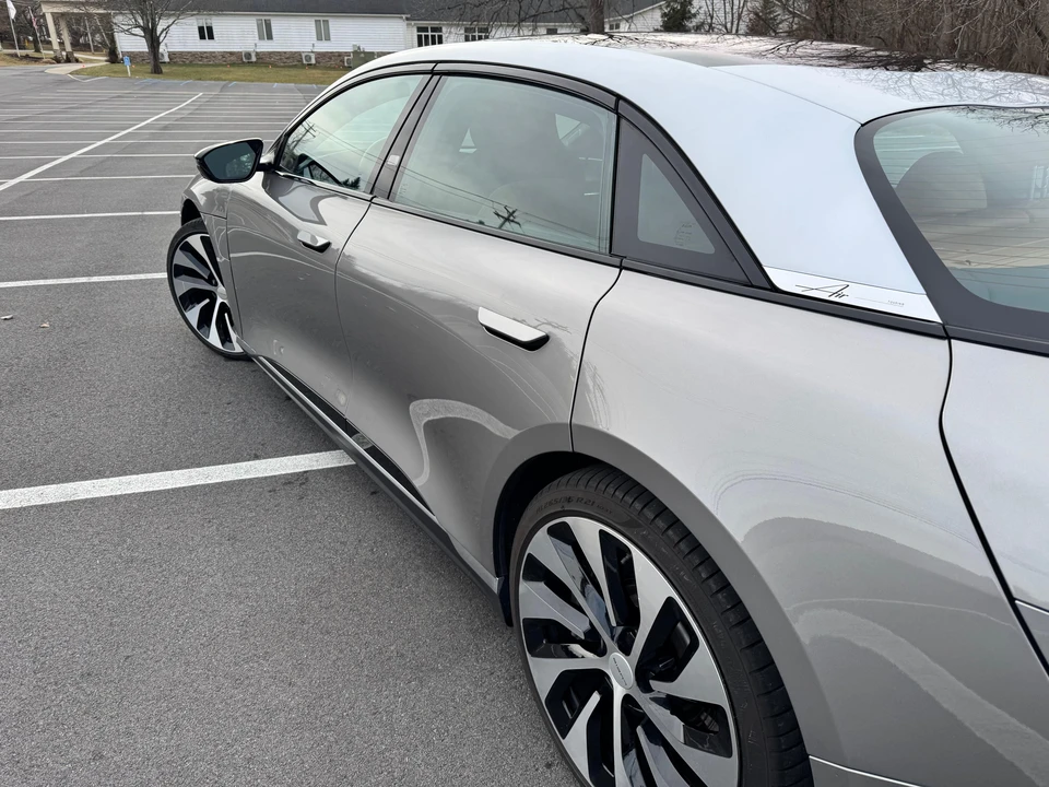 2023 Lucid Air - Image 29 of 31