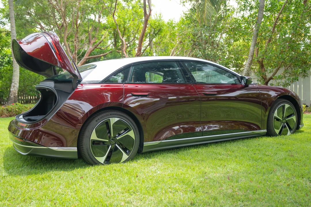 2023 Lucid Air - Image 14 of 31