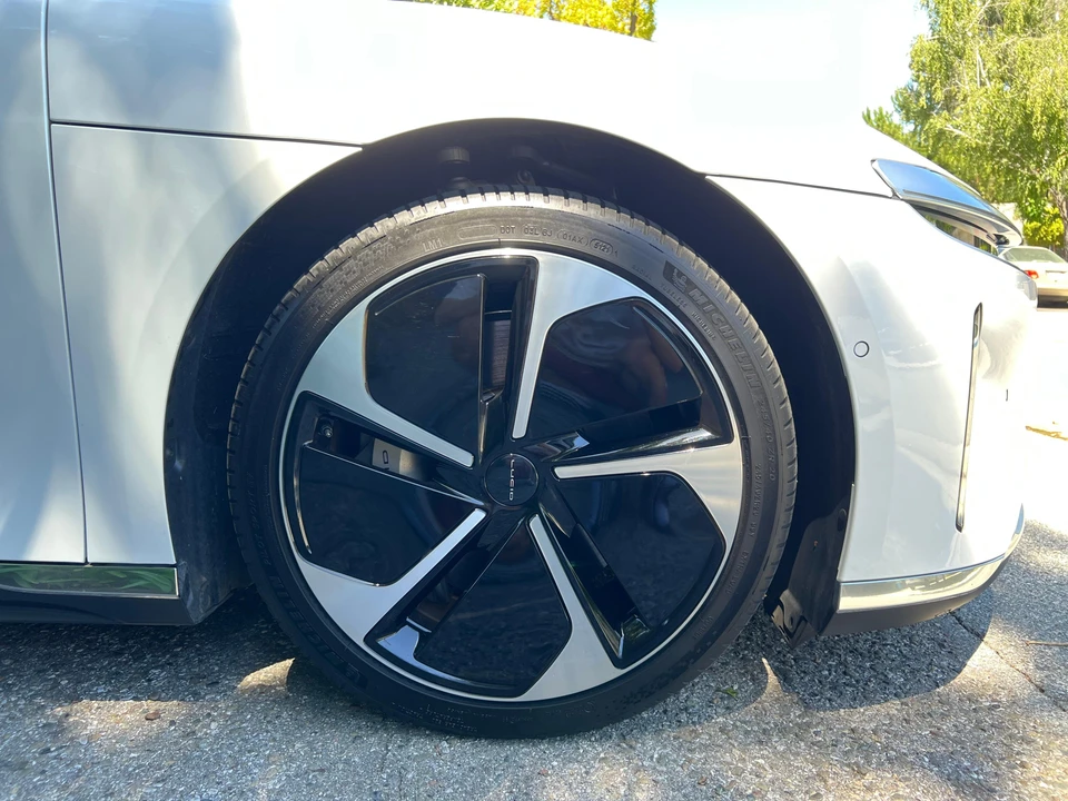 2023 Lucid Air - Image 14 of 31