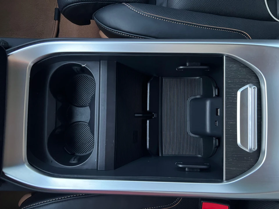 2023 Lucid Air - Image 28 of 31