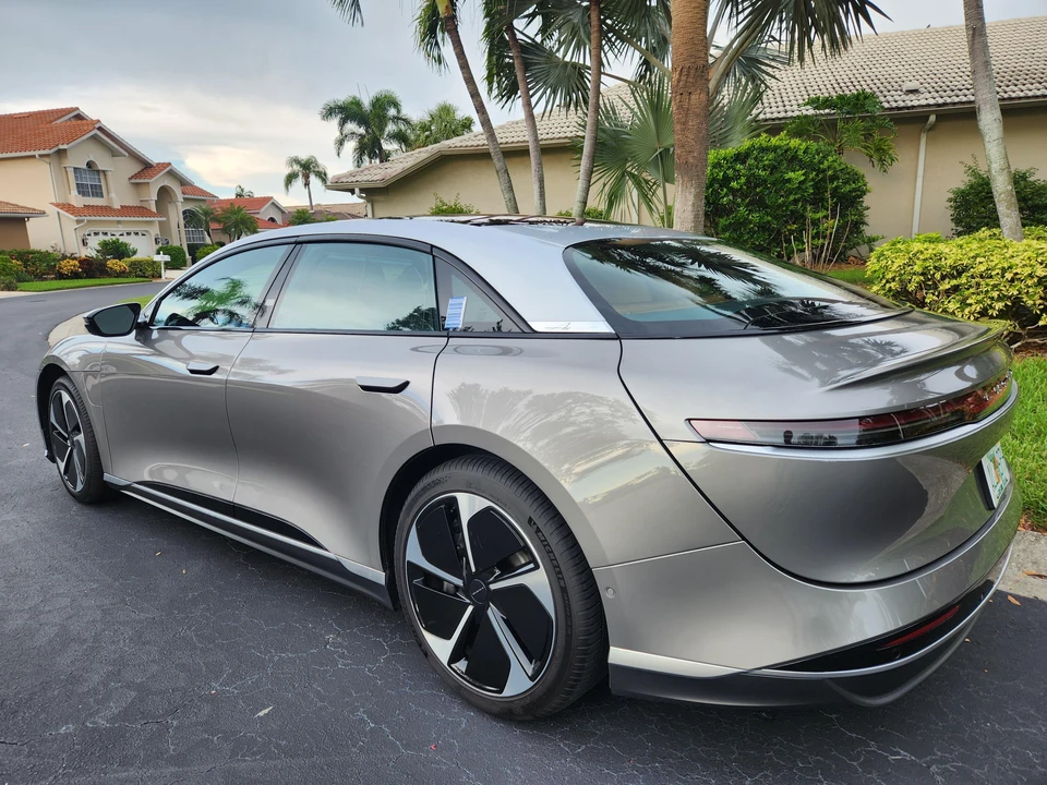 2023 Lucid Air - Image 10 of 31