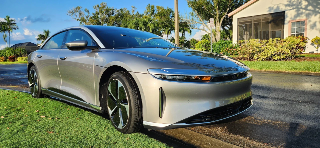 2023 Lucid Air - Image 17 of 31