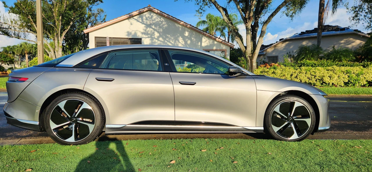 2023 Lucid Air - Image 14 of 31