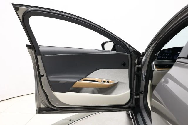 2023 Lucid Air - Image 10 of 12