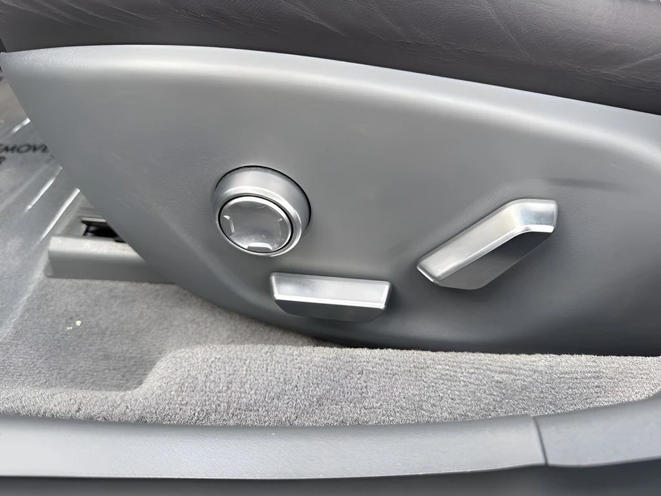 2023 Lucid Air - Image 10 of 21