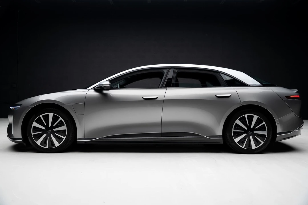 2023 Lucid Air - Image 17 of 21