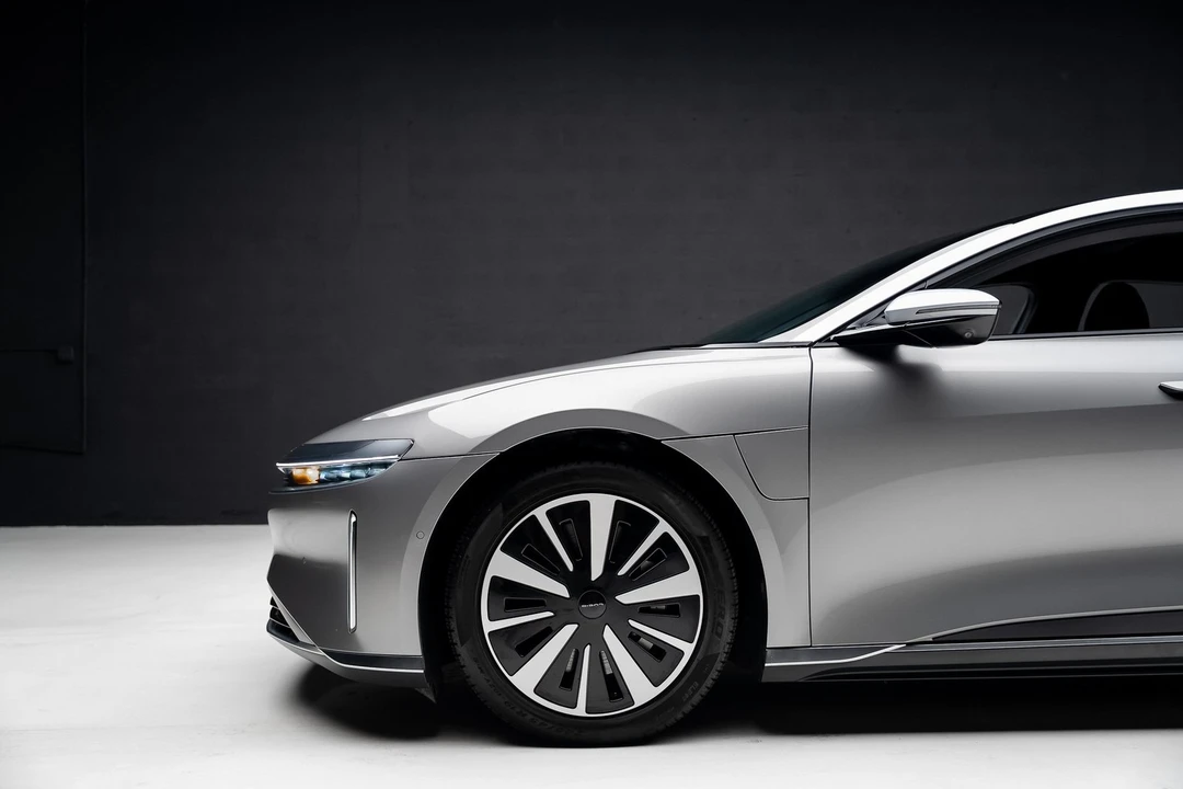 2023 Lucid Air - Image 18 of 21