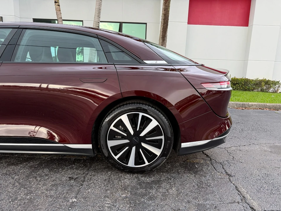 2023 Lucid Air - Image 14 of 21