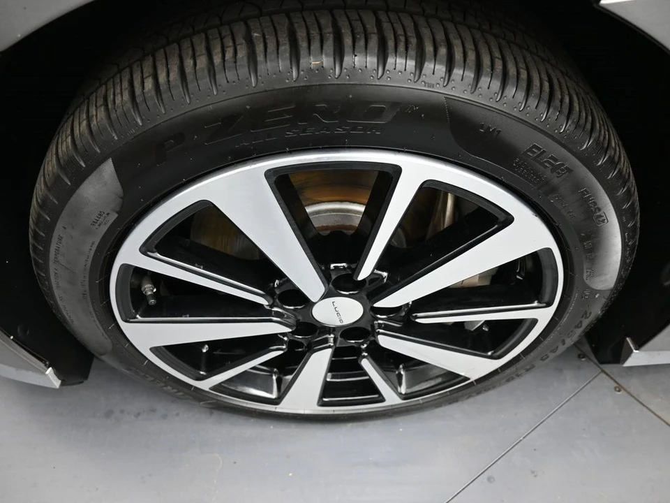 2023 Lucid Air - Image 14 of 21