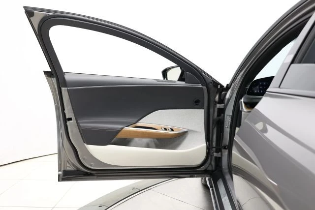 2023 Lucid Air - Image 10 of 12