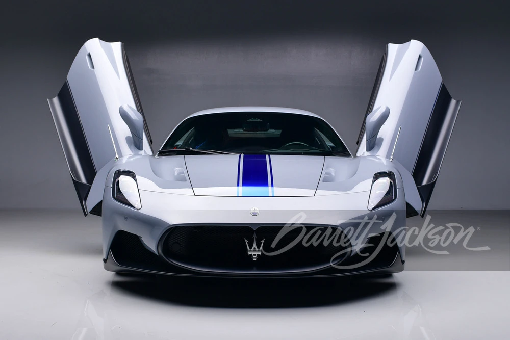 2023 Maserati MC20 - Image 14 of 31