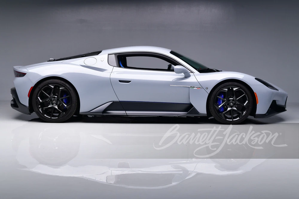 2023 Maserati MC20 - Image 17 of 31