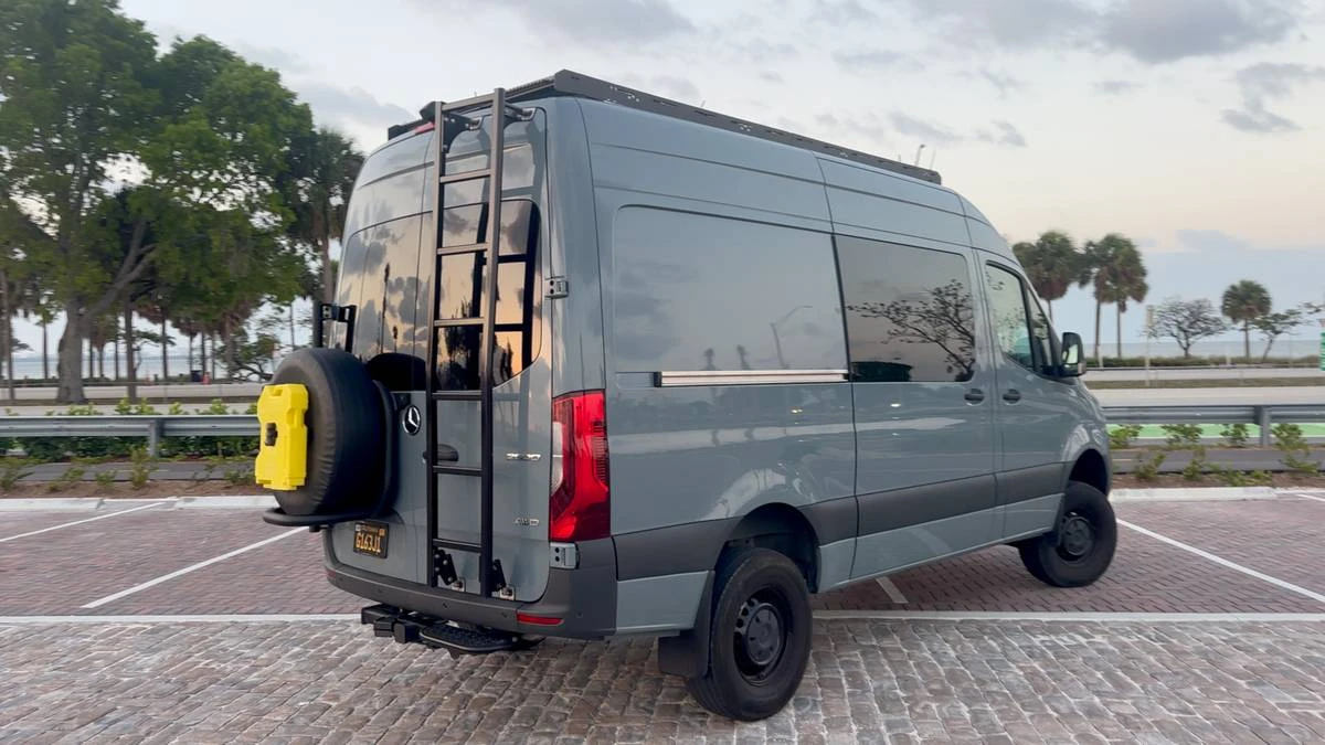 2023 Mercedes-Benz VS30 Sprinter - Image 2 of 8