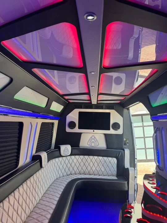 2023 Mercedes-Benz VS30 Sprinter - Image 18 of 24
