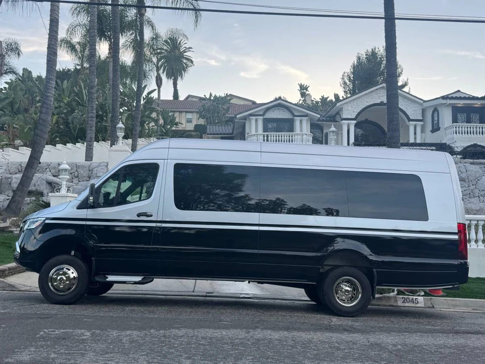 2023 Mercedes-Benz VS30 Sprinter - Image 2 of 24