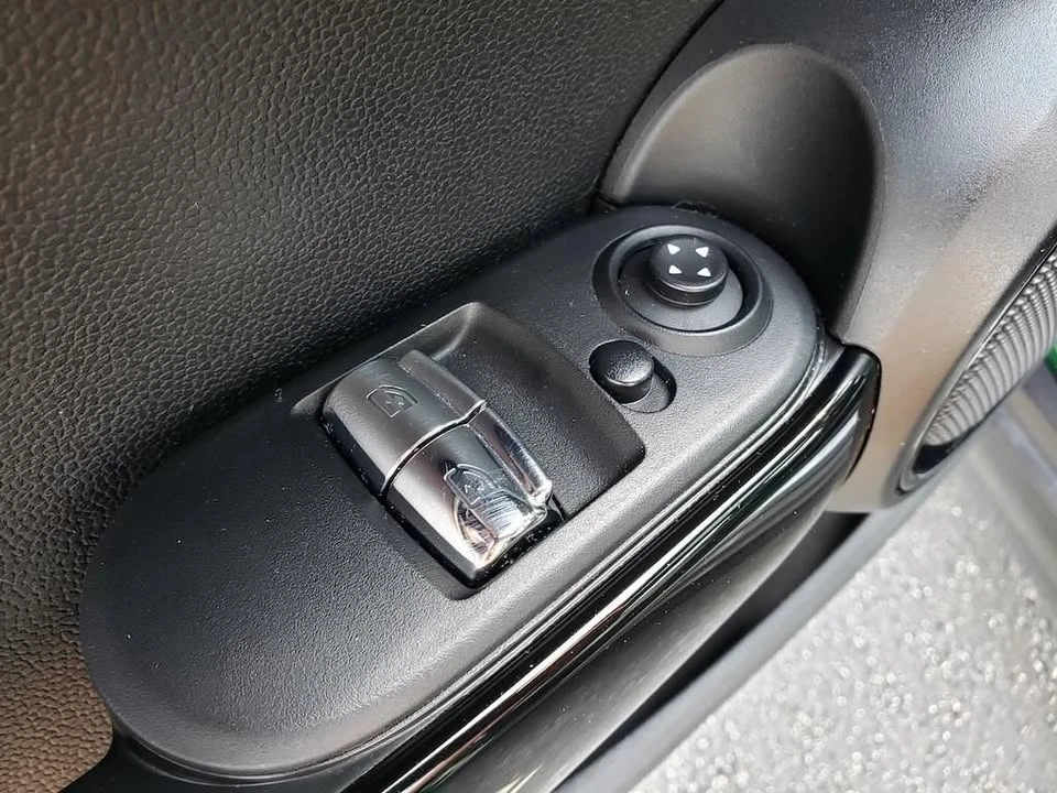 2023 Mini Mini Cooper S 3rd Gen - Image 18 of 20