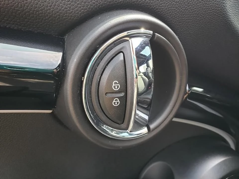 2023 Mini Mini Cooper S 3rd Gen - Image 19 of 20