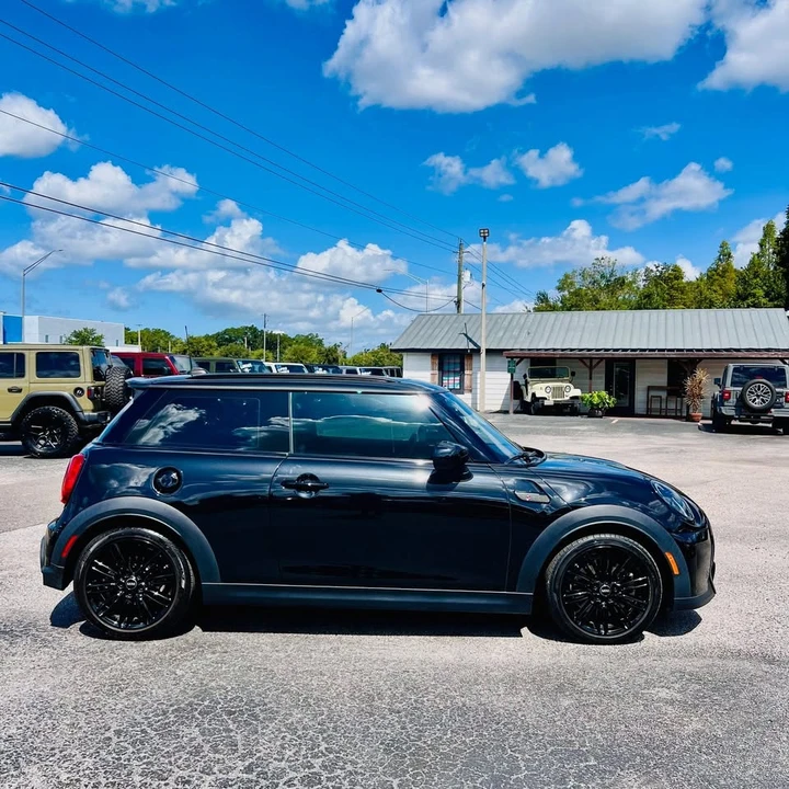 2023 Mini Mini Cooper S 3rd Gen - Image 9 of 17