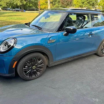 2023 MINI Cooper SE Iconic