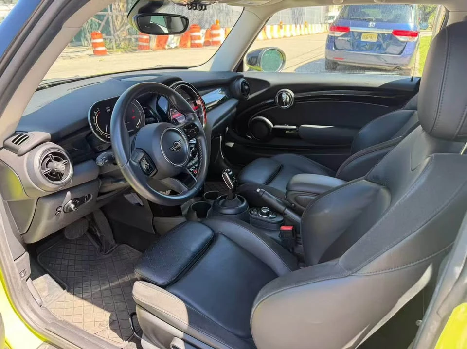 2023 Mini Mini Cooper S 3rd Gen - Image 4 of 6