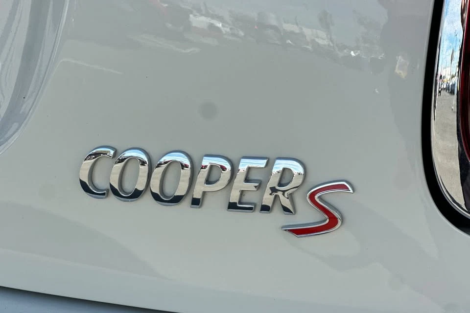 2023 Mini Mini Cooper S 3rd Gen - Image 19 of 20