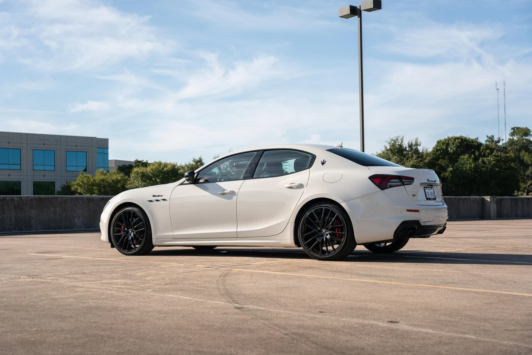 2023 Maserati Ghibli 3rd Gen - Image 14 of 31