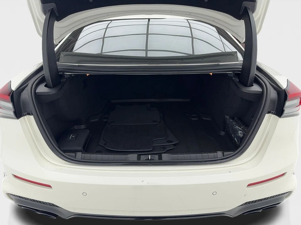 2023 Maserati Ghibli 3rd Gen - Image 13 of 31