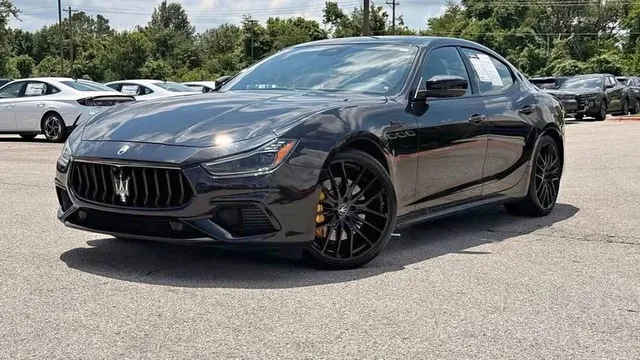 2023 Maserati Ghibli Modena Q4