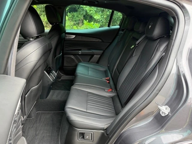 2023 Maserati Grecale - Image 17 of 31